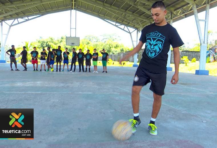 En Limón se creó equipo de futbol que invita a jóvenes a volver al colegio y abandonar las drogas