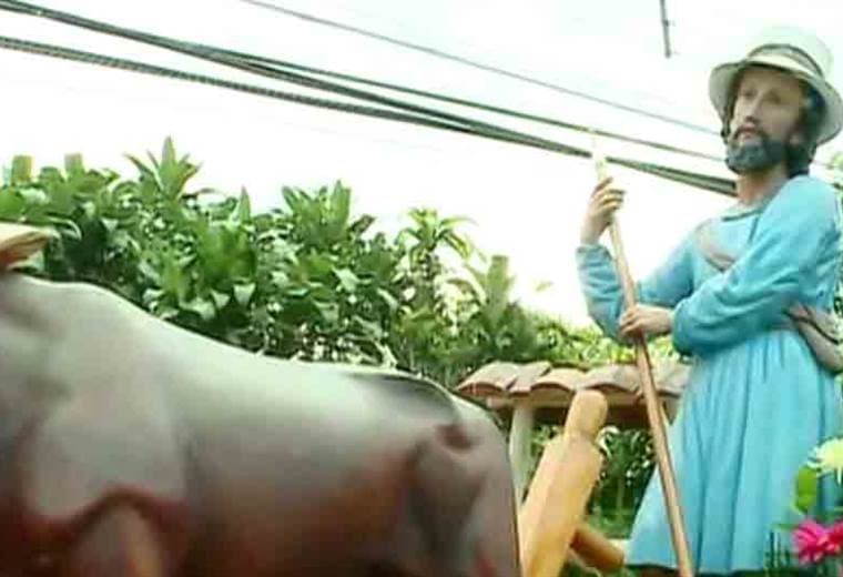 En San Ramón celebran la tradicional entrada de santos