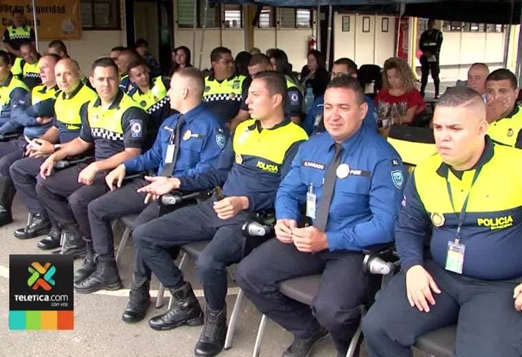 25 nuevos policías municipales de tránsito fueron graduados este jueves