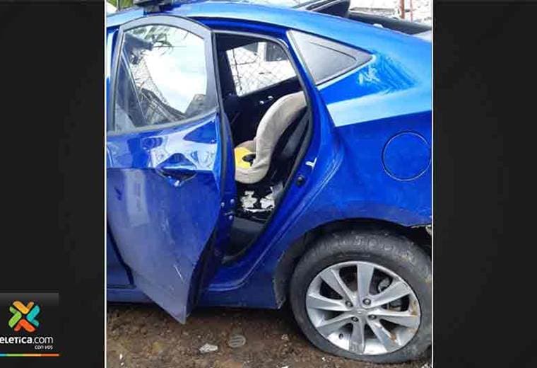 Así quedó el vehículo que colisionó contra el tren en Montes de Oca este jueves