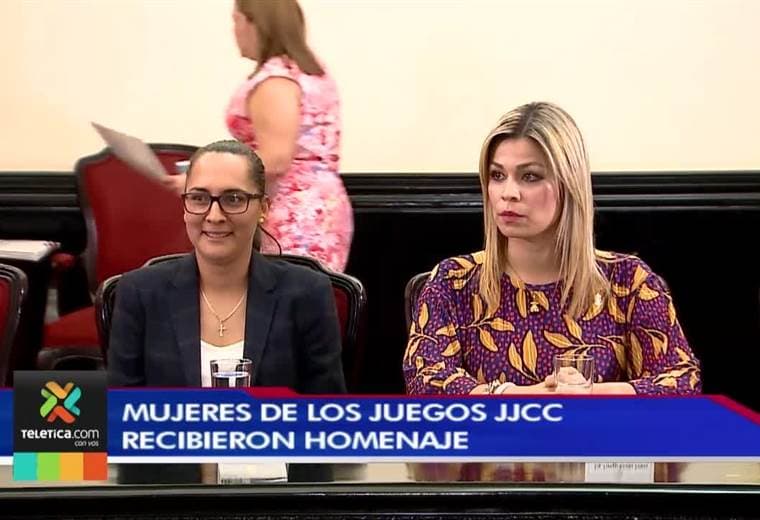 Diputados rindieron homenaje a las medallistas de Barranquilla 2018