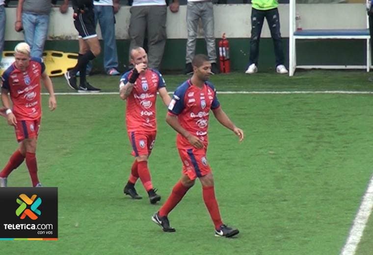 Álvaro Saborío podría ingresar este fin de semana al club de los 100 goles en primera división