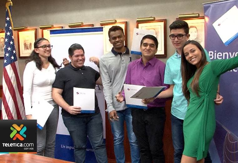 Seis jóvenes de colegios públicos fueron becados para estudiar en Estados Unidos