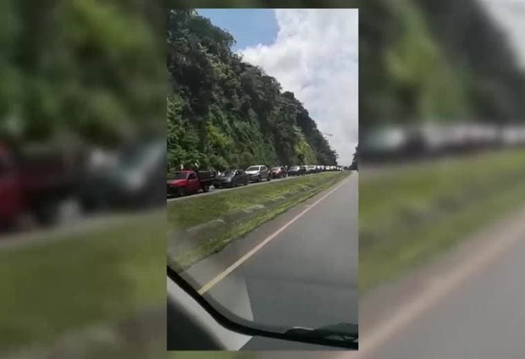 Manifestaciones y cierres afectan 16 vías del país este martes