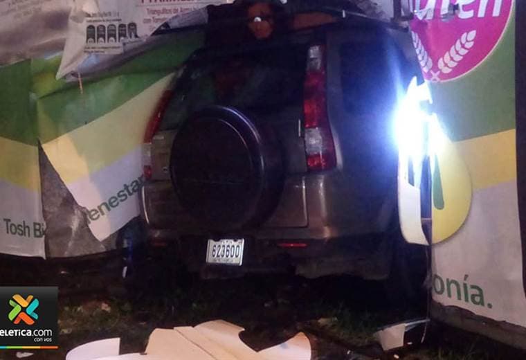 Menor de 3 años sale expulsada de vehículo tras colisión detrás de Pase Colón