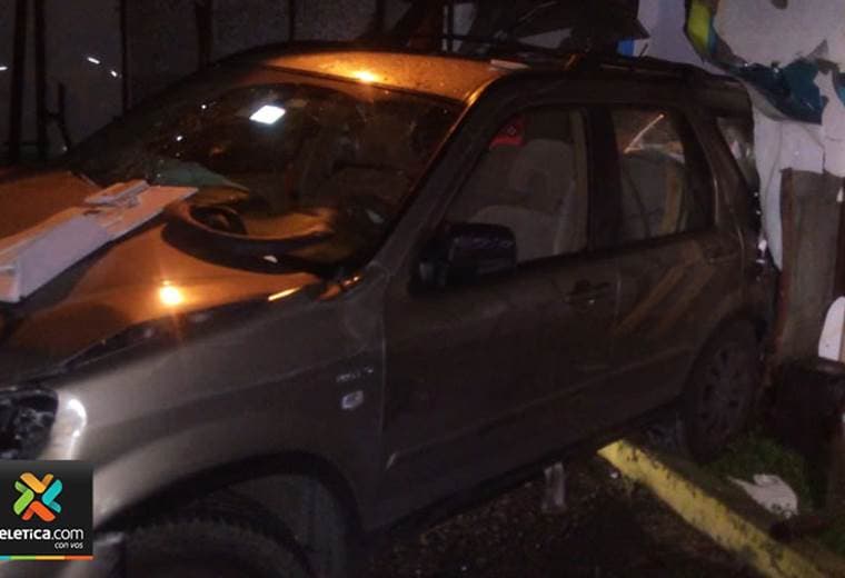 Menor de 3 años sale expulsada de vehículo tras colisión detrás de Pase Colón