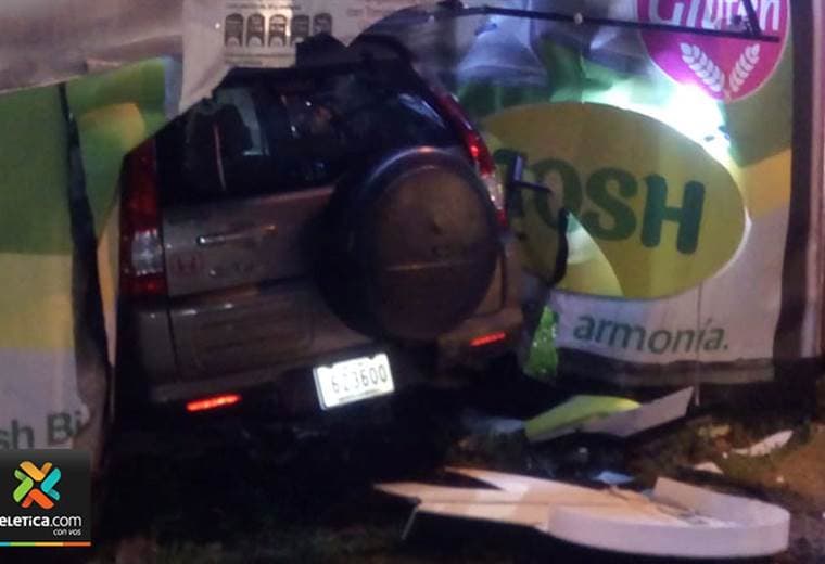 Menor de 3 años sale expulsada de vehículo tras colisión detrás de Pase Colón