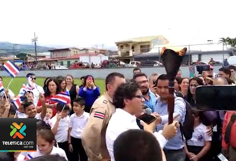 Por primera vez un 14 de setiembre la antorcha de Independencia es trasladada vía aérea