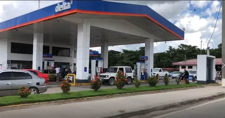 Reportan desabastecimiento de combustible en Limón y Guanacaste