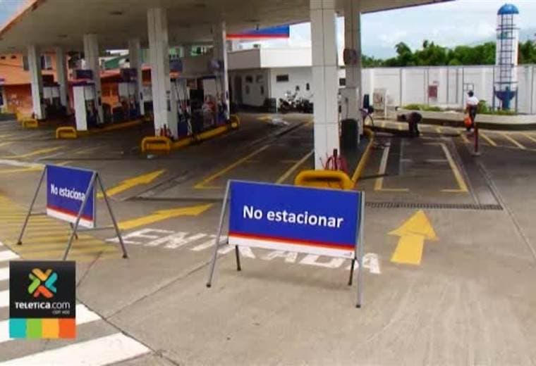 El combustible cada vez escasea más y muchas gasolineras permanecen cerradas