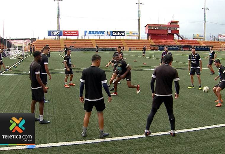 Roberto Chen y Blas Pérez destacan en la planilla del Árabe Unido que se medirá a Herediano