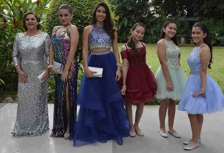 ¿Se va a graduar? acá le dejamos lo último en tendencia en trajes de noche 