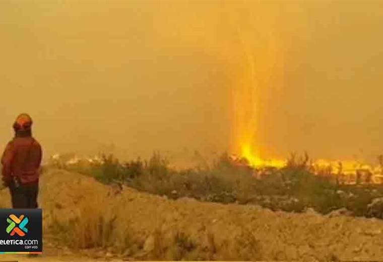 Canadá: Video capta cuando bomberos luchan contra un tornado de fuego que succionó sus mangueras