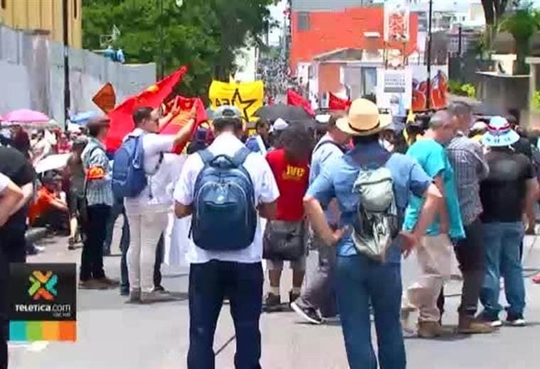 Encuesta CIEP: Mayoría de ticos apoya huelga pero no el bloqueo de vías ni suspensión de servicios