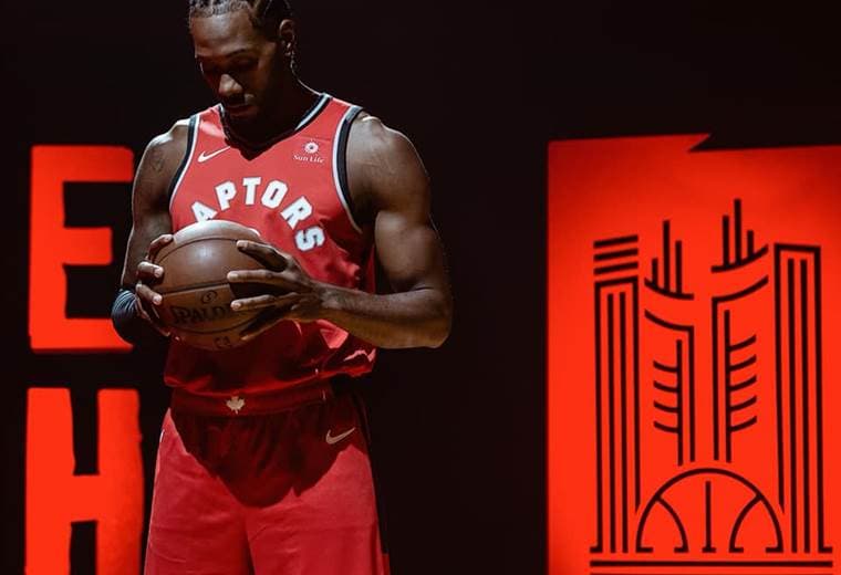 Kawhi Leonard debutará con los Raptors de Toronto.