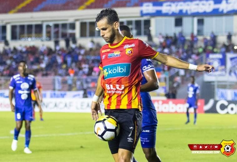 El delantero del Herediano, Yendrick Ruiz. 