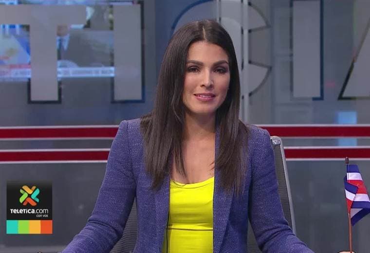 Bandera más grande de Costa Rica ondea en el parque de Coronado