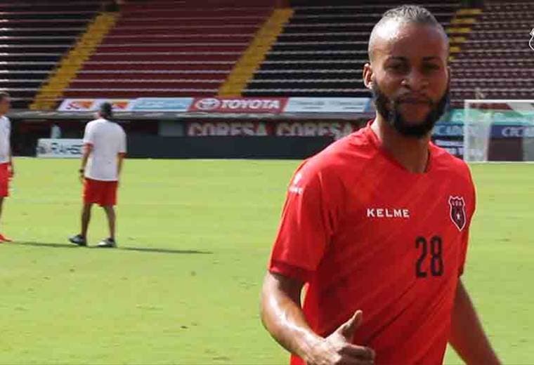 Primer entrenamiento de Maalique Foster con Alajuelense