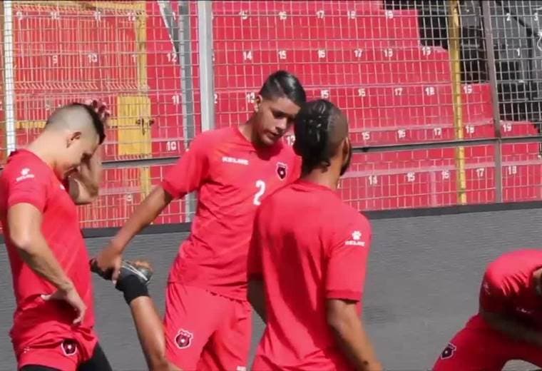 Primer entrenamiento de Maalique Foster con Alajuelense
