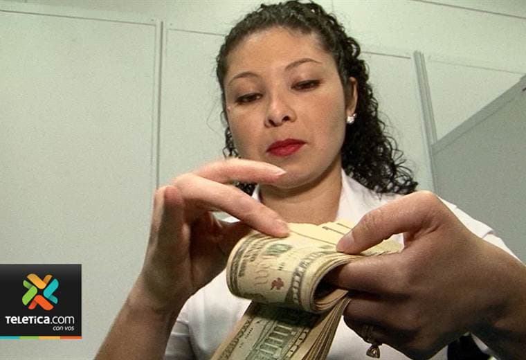 Precio del dólar sigue subiendo y 8 entidades financieras lo venden en ₡587