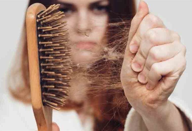 ¿Cuál es la razón por la que se cae el cabello y se debilitan las uñas?