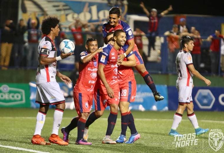 Álvaro Saborío, delantero de AD San Carlos. 