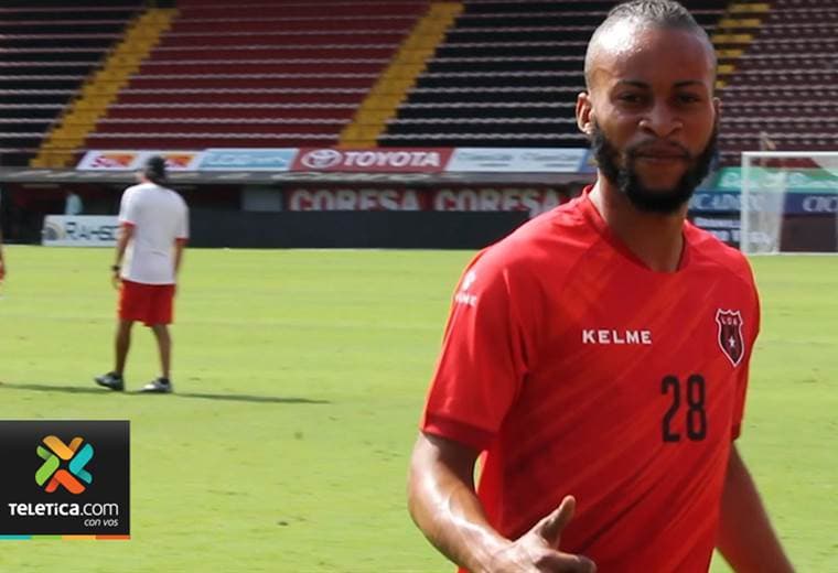 Maalique Foster espera su pase internacional para debutar este fin de semana