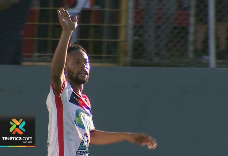 Malique Foster desata la locura en los aficionados manudos