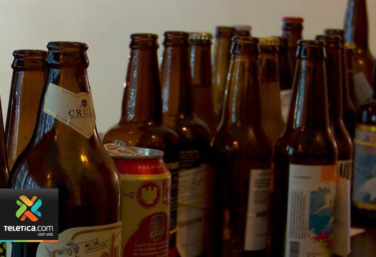 Productores de cerveza artesanal celebran en un festival internacional