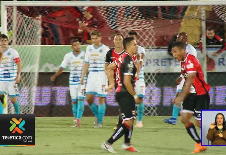 Alajuelense acepta que el primer tiempo ante la UCR fue desastroso