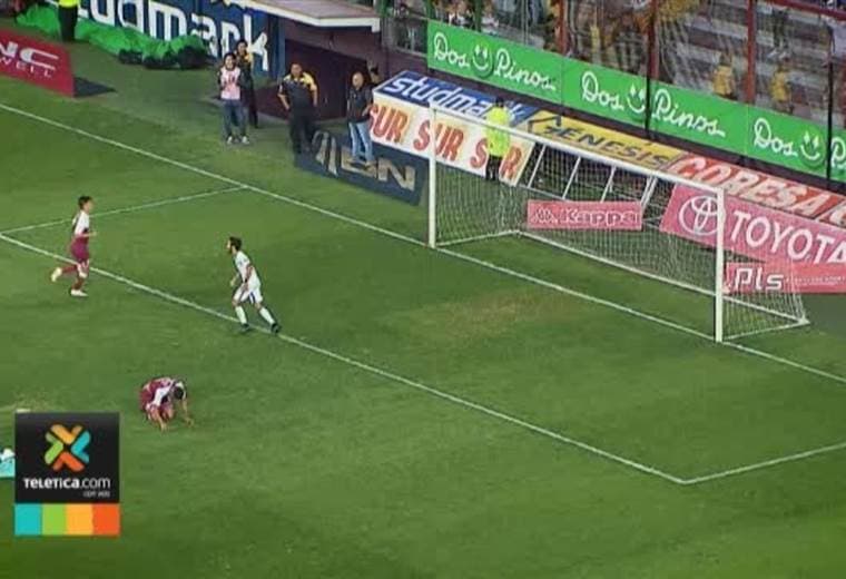 Afición del Saprissa volvió a dictar sentencia con un contundente ‘Fuera Vladimir’