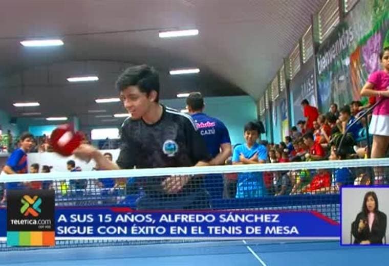 Alfredo Sánchez fue becado en Inglaterra gracias a su talento en el tenis de mesa