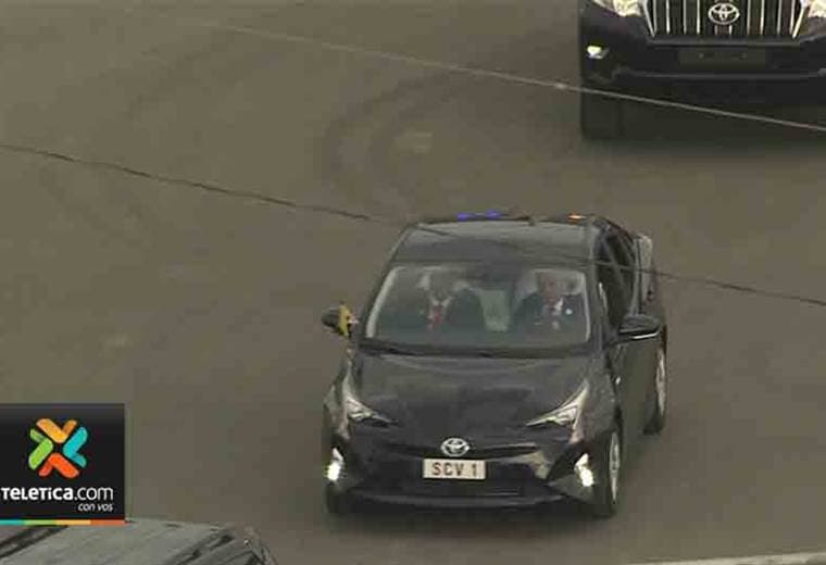 Conozca el significa de la placa del vehículo que transporta al papa