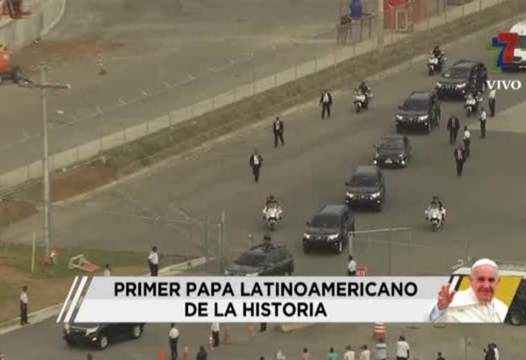 Conozca el significa de la placa del vehículo que transporta al papa