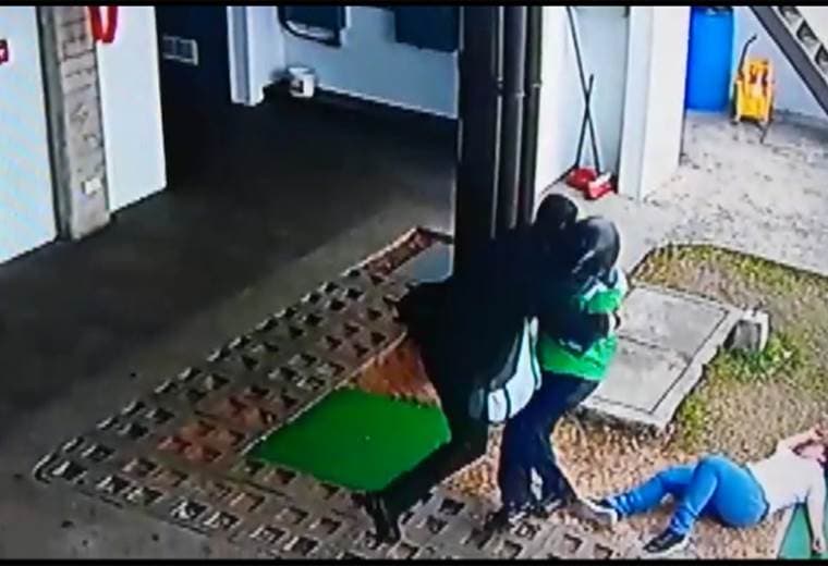 Video: Así se enfrentó el guarda bancario a los asaltantes de Coronado