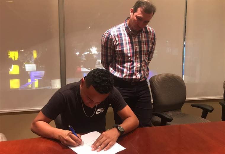 Firma de Suhander Zúñiga y Jonathan Martínez.|Prensa Carmelita