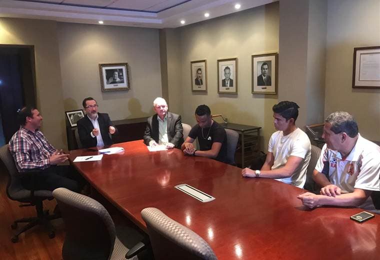 Firma de Suhander Zúñiga y Jonathan Martínez.|Prensa Carmelita