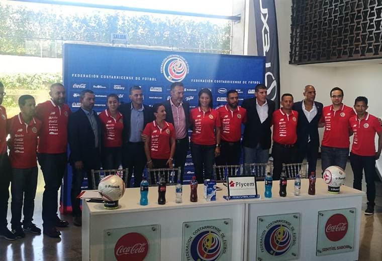 Este es el cuerpo técnico de la Selección Nacional.|Fernando Araya