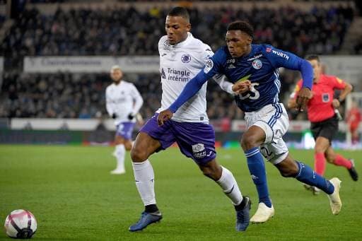 Jean-Clair Todibo (izq.) estaría en la órbita del Barcelona.|AFP