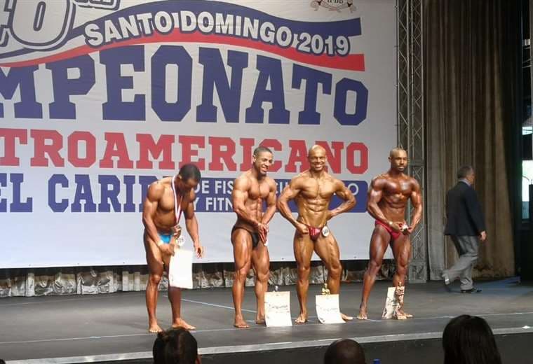 Evaristo Cortés (tercero de izq. a der.) triunfó para Costa Rica | CON