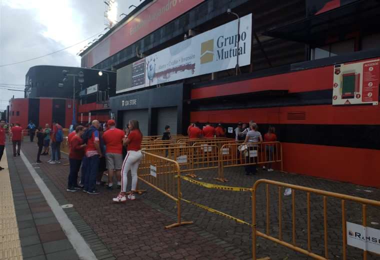 Ambiente previo al juego de La Sele en el Morera Soto | Gabriel Vargas