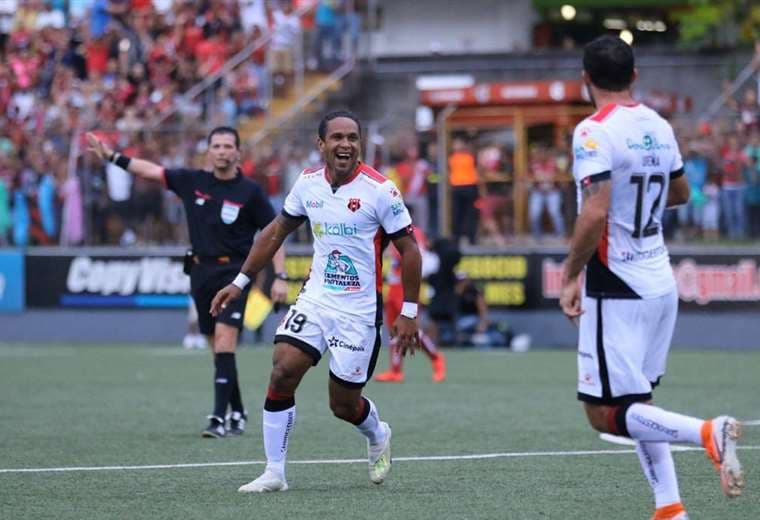 Jonathan McDonald le dio el triunfo a Alajuelense en Guápiles | CORTESÍA PRENSA LDA