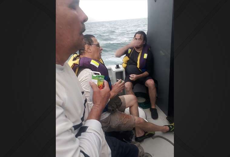 Tres hombres fueron rescatados por Guardacostas tras naufragio en Golfito