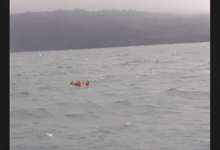 Tres hombres fueron rescatados por Guardacostas tras naufragio en Golfito