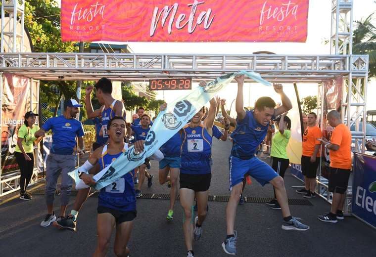 Equipo Coopenae ganador de la carrera relevos San José-Puntarenas 2019| Coopenae