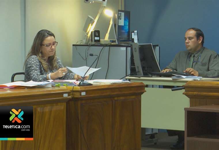 Juicio contra mujer acusada de incendiar el cuarto donde dormían sus hijos llega a su etapa final