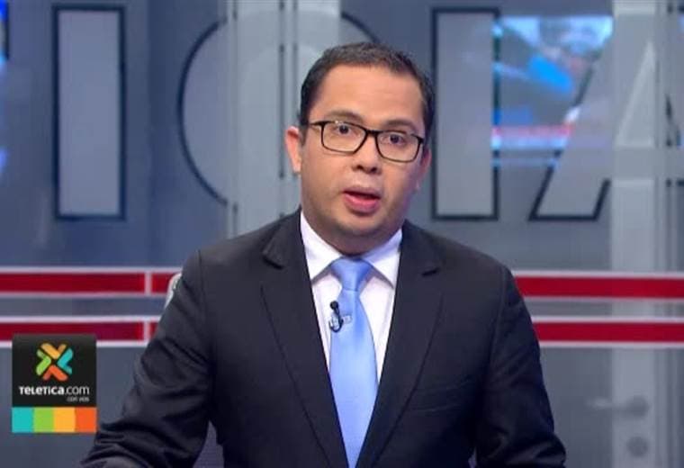 Dos vehículos colisionaron y del impacto uno de los carros se incendió en la ruta 32