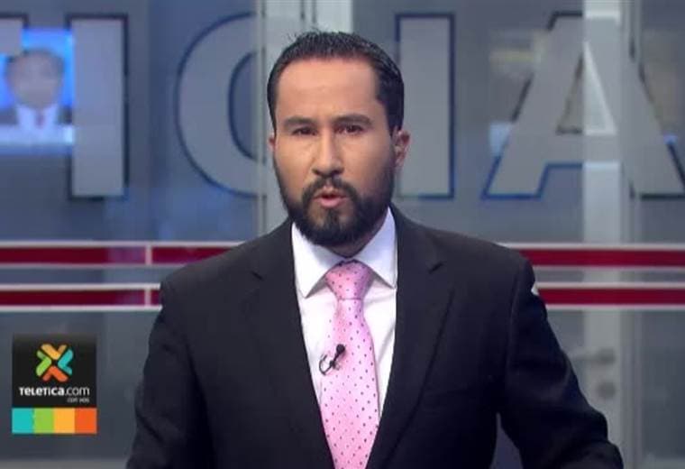 Carro estacionado sufrió daños por la caída de un árbol en Sabana norte