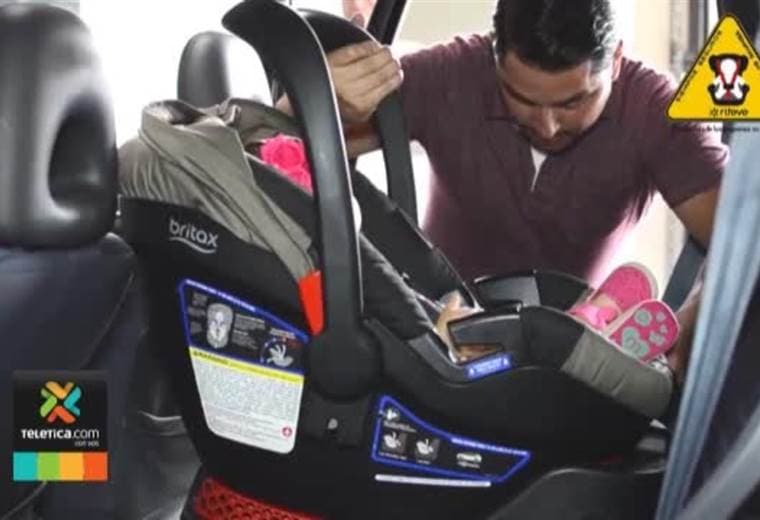 Cada día la Policía de Tránsito multa a cinco choferes por transportar niños sin dispositivos de seguridad.