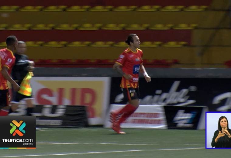 Heredia volvió al triunfo en el Rosabal